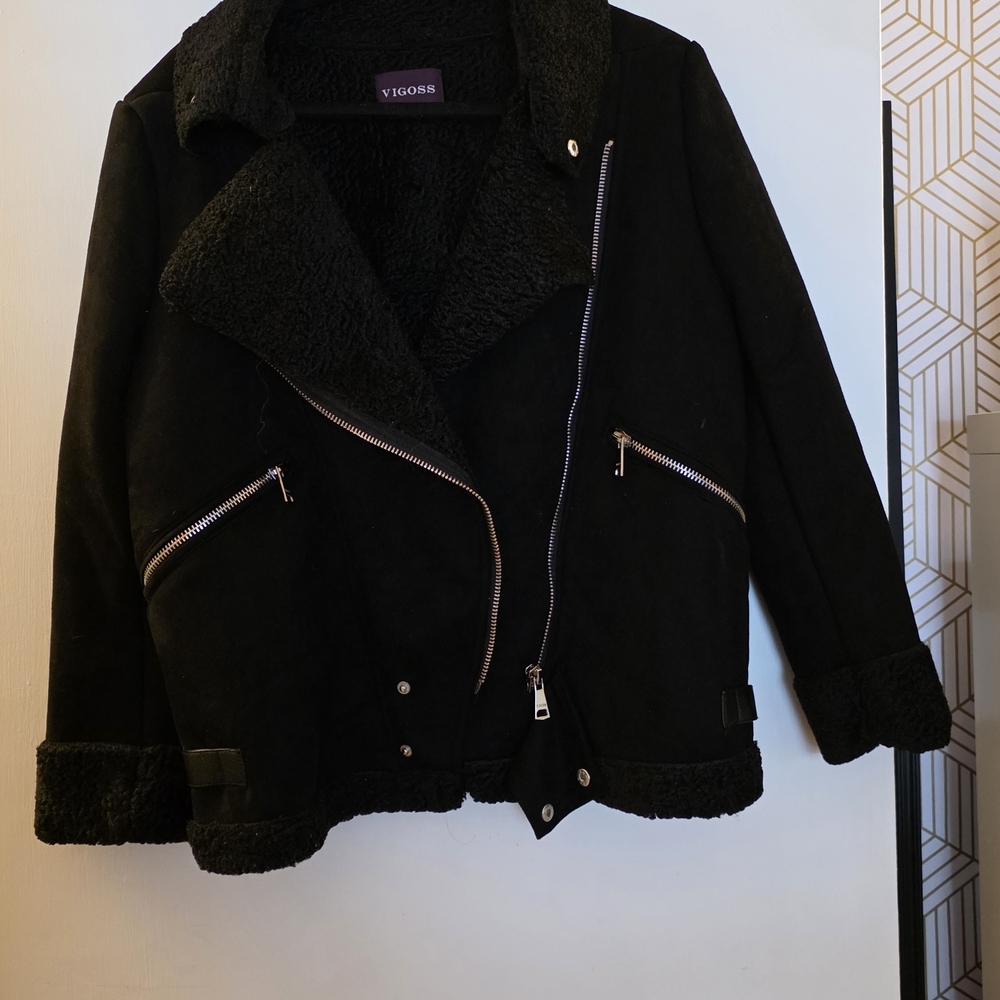 Vigoss Women's Black Teddy Coat with Zipper Accents